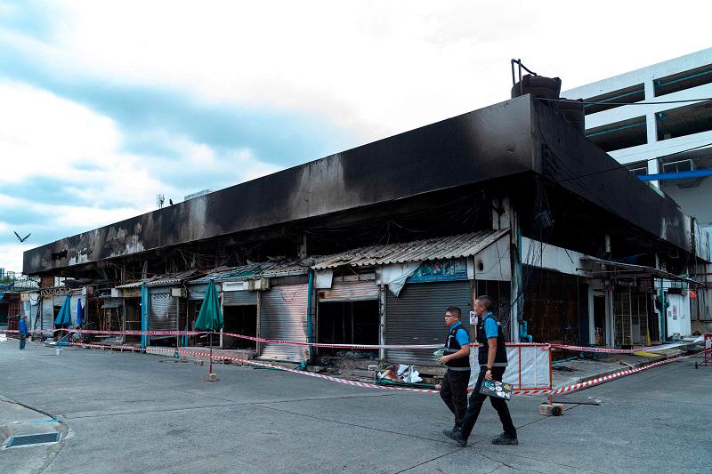 Animals killed as fire rips through Bangkok pet market Animals killed as fire rips through Bangkok pet market
