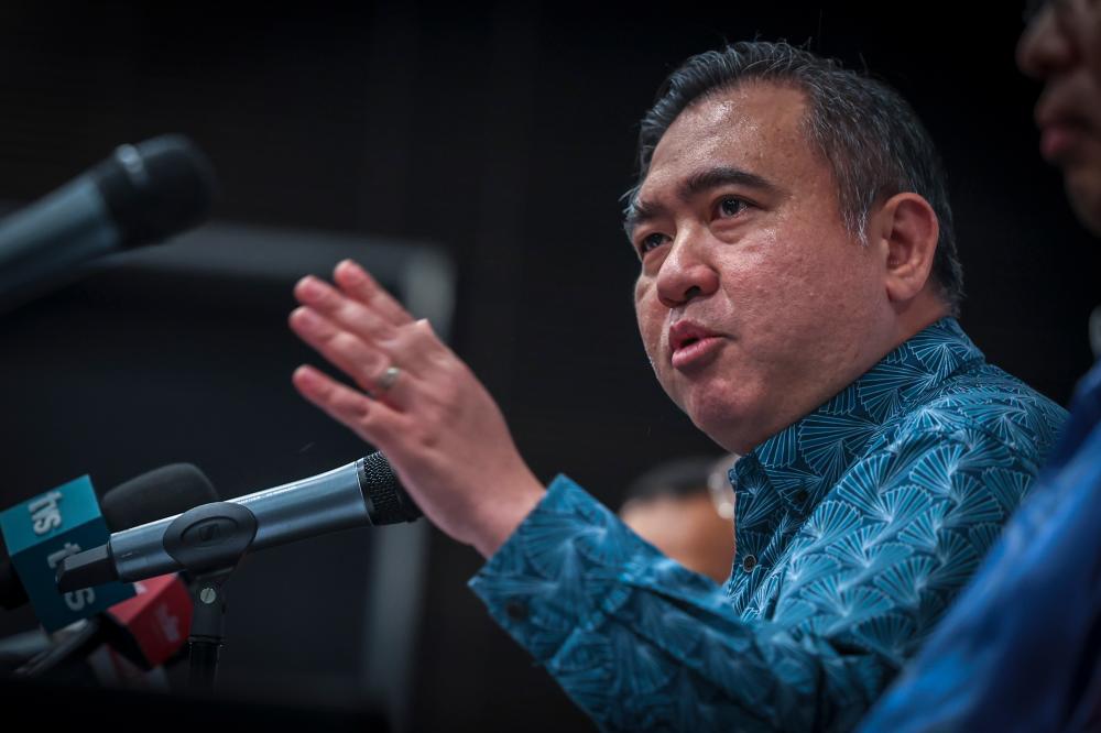 Anthony Loke: ZIM must remove 4,000 stranded containers soon Anthony Loke: ZIM must remove 4,000 stranded containers soon