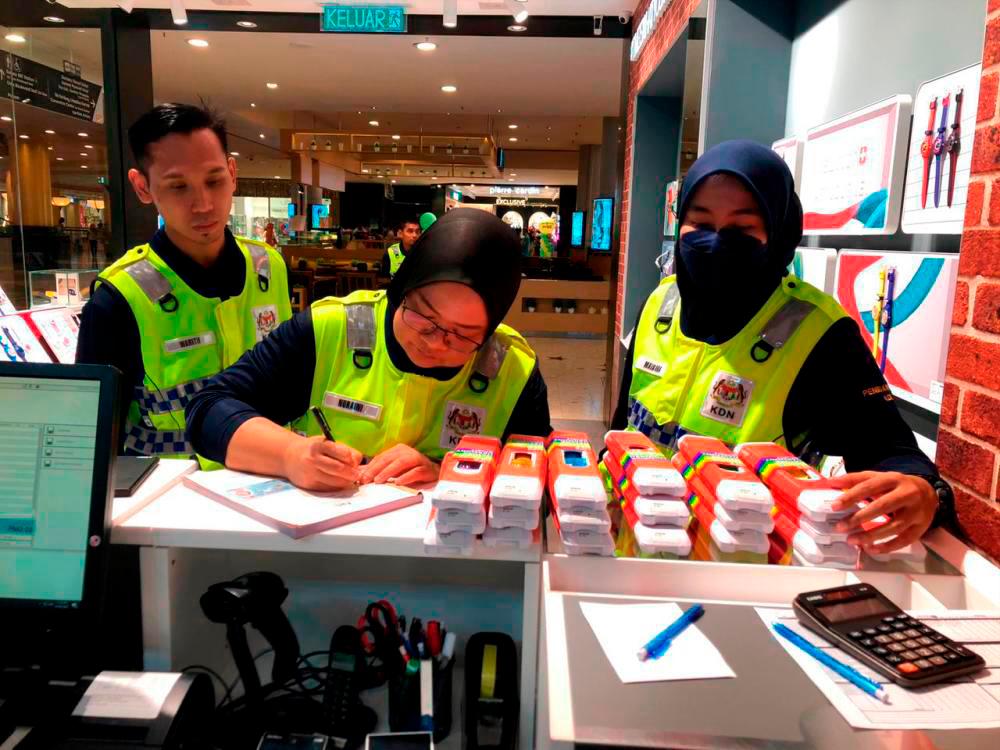 Anwar: Confiscation was due to LGBT symbol on watches Anwar: Confiscation was due to LGBT symbol on watches