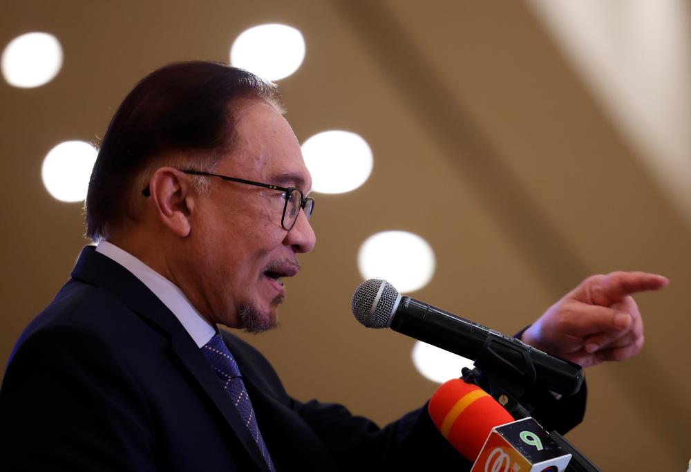 Anwar arrives in Riyadh to attend OIC extraordinary summit on Israel’s aggression in Palestine Anwar arrives in Riyadh to attend OIC extraordinary summit on Israel’s aggression in Palestine