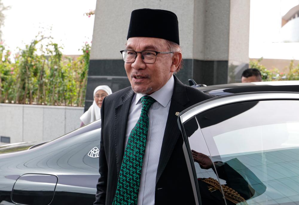 Anwar berlepas dari Riyadh ke Jeddah Anwar berlepas dari Riyadh ke Jeddah