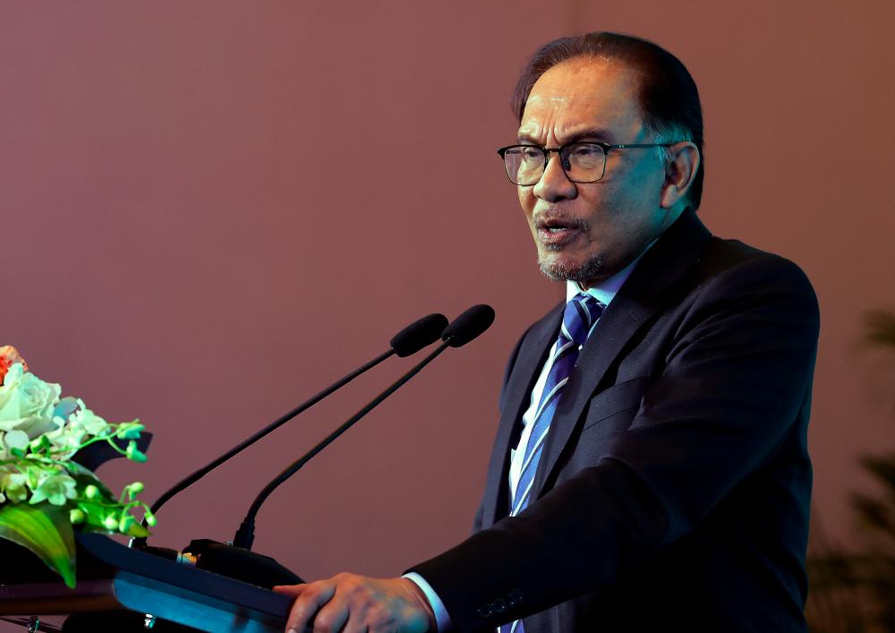 Anwar gesa perniagaan Malaysia di luar negara permudah pelaburan asing ke Malaysia 