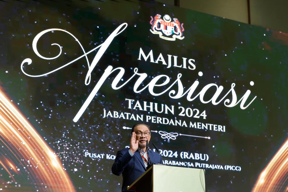 Anwar honours 1,019 at PM Department’s 2024 Appreciation Ceremony Anwar honours 1,019 at PM Department’s 2024 Appreciation Ceremony