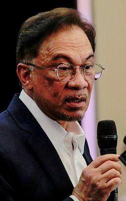 Anwar hopes Nurul Ain will share stories of situation in Gaza Anwar hopes Nurul Ain will share stories of situation in Gaza