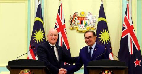 Anwar hosts luncheon in honour of visiting NZ PM Luxon Anwar hosts luncheon in honour of visiting NZ PM Luxon