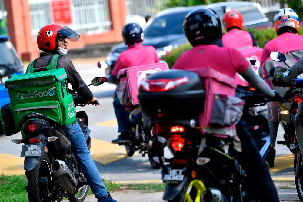 Anwar wants explanation from p-hailing companies on low rider delivery rate claims