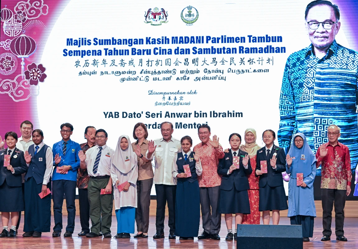 Anwar_announces_RM20_million_boost_for_Chinese_secondary_schools Anwar announces RM20 million boost for Chinese secondary schools