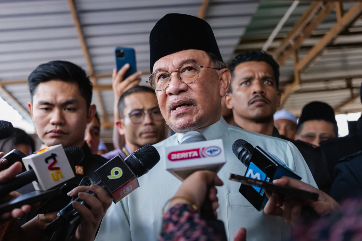 Anwar_pushes_for_swift_passage_of_two-term_PM_limit_bill Anwar pushes for swift passage of two-term PM limit bill