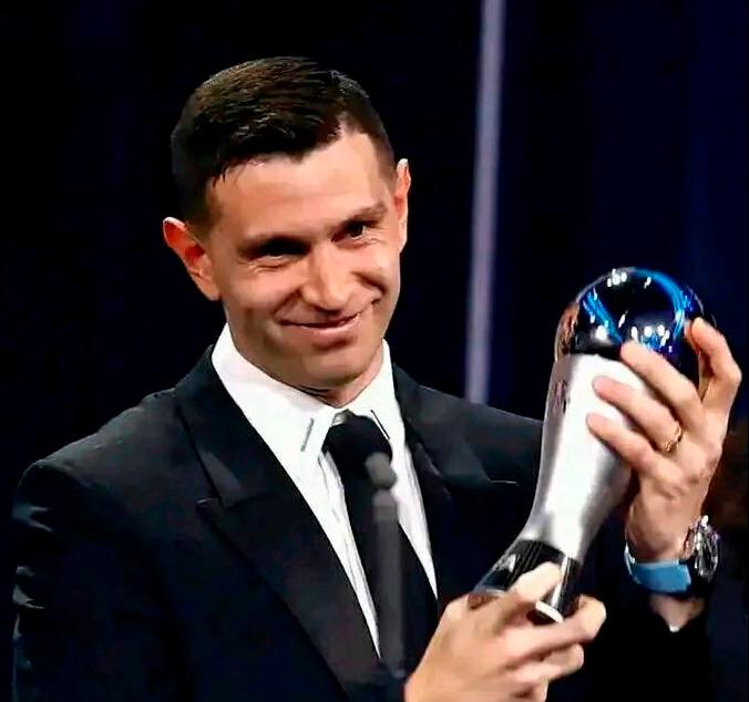 Argentina goalie auctions World Cup gloves for $45K for cancer hospital