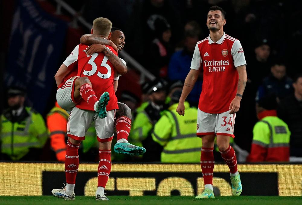 Arsenal return to top of the league with 3-1 win over sorry Chelsea