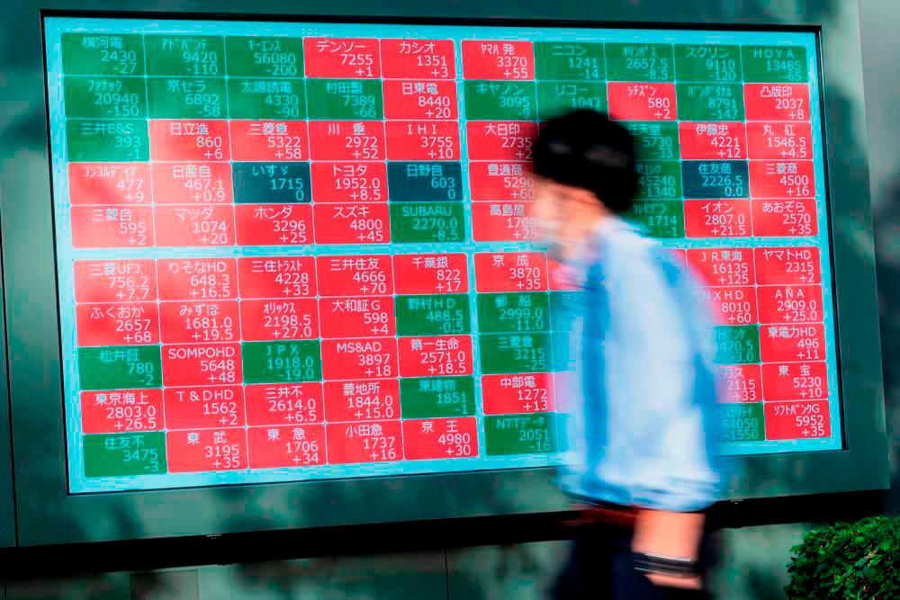 Asian markets struggle as focus turns to US debt talks