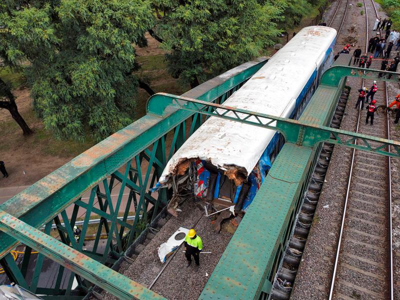 At least 30 seriously injured in Argentine train accident At least 30 seriously injured in Argentine train accident