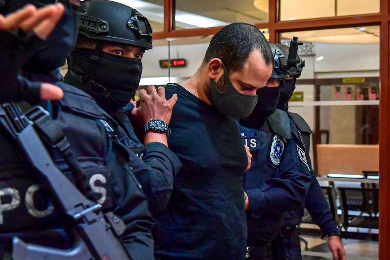 Authorities deport three foreigners with suspected links to Shalom Avitan