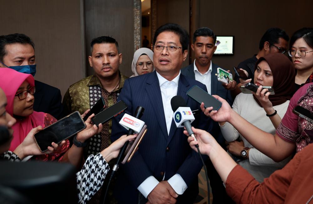 Azam Baki: MACC to wait for police to complete probe against Roger Ng first