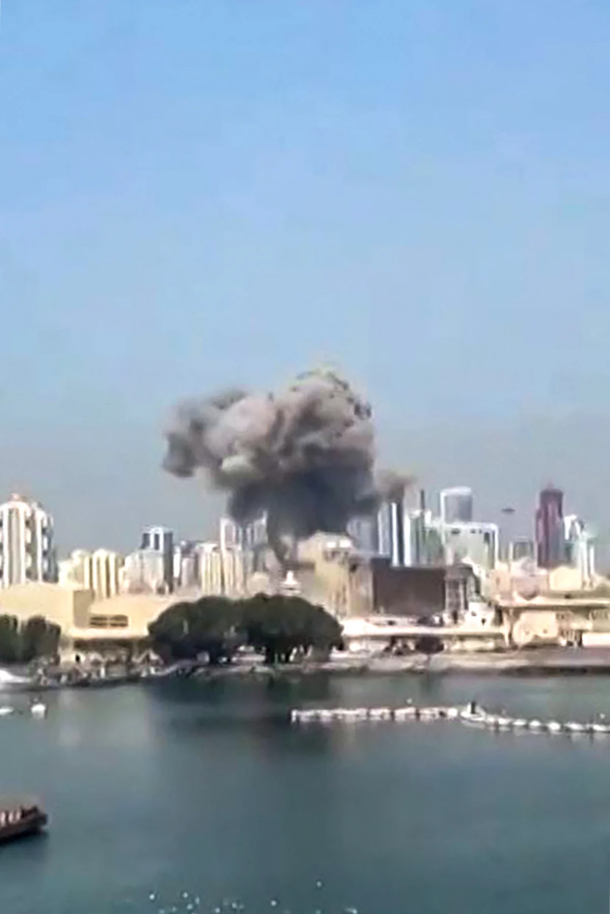 BAHRAIN-IRAN-ISRAEL-US-CONFLICT- (1) US and Israel launch strikes on Iran, explosions reported across region