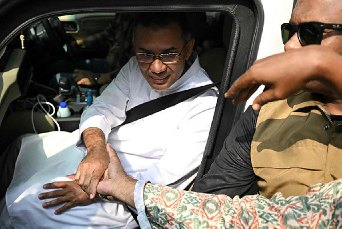 Bangladesh nationalists celebrate landslide win, Islamists cry foul