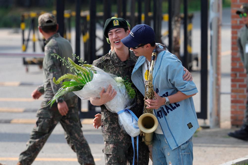 BTS mania hits Seoul ahead of ‘huggathon’ with Jin BTS mania hits Seoul ahead of ‘huggathon’ with Jin