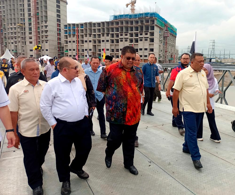 Bailey bridge brings relief to over 5,000 residents in two villages in Malacca Bailey bridge brings relief to over 5,000 residents in two villages in Malacca