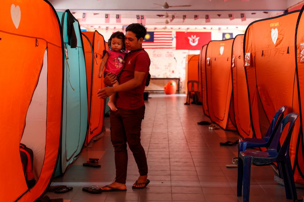 Banjir: Jumlah mangsa menurun di Terengganu, Kelantan dan Selangor Banjir: Jumlah mangsa menurun di Terengganu, Kelantan dan Selangor