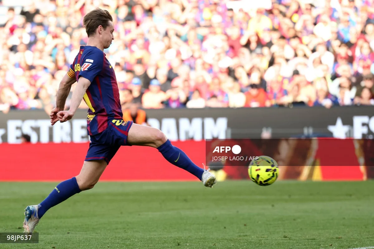 Barcelona's De Jong sidelined for up to six weeks with injury