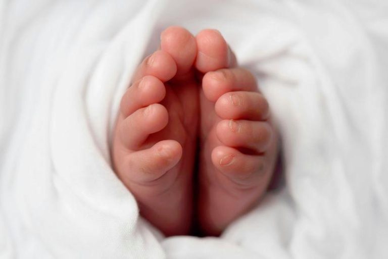 Bayi perempuan baharu lahir ditemukan di ruang solat masjid di Lipis