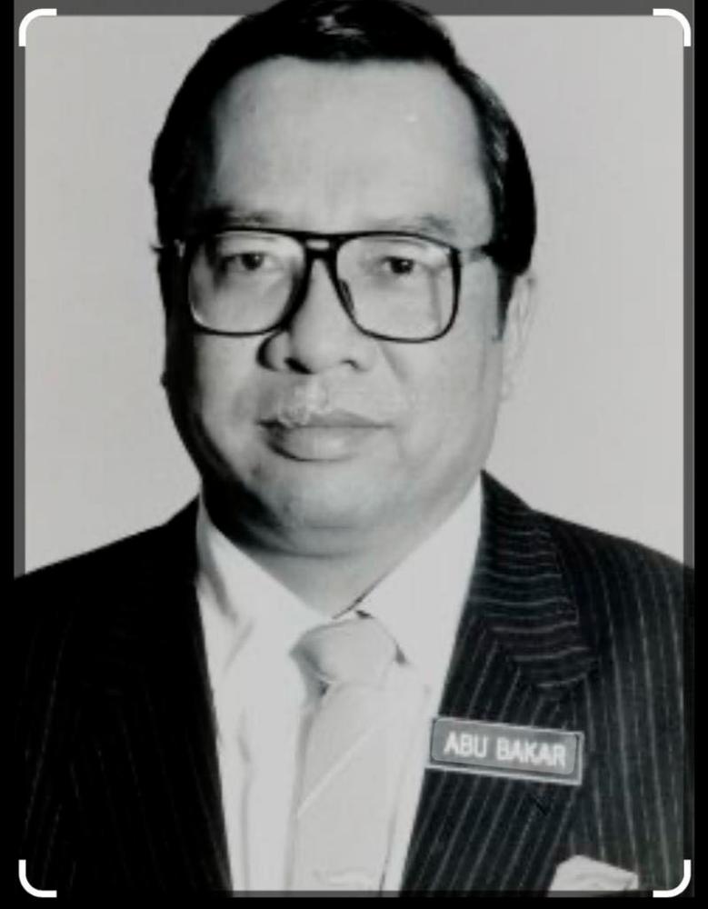 Bekas Menteri Pertahanan Abang Abu Bakar meninggal dunia Bekas Menteri Pertahanan Abang Abu Bakar meninggal dunia