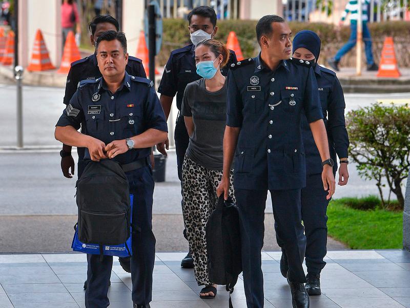 Bekas kakitangan Kesatuan Ragbi Malaysia didakwa guna 58 cek palsu lebih RM2 juta Bekas kakitangan Kesatuan Ragbi Malaysia didakwa guna 58 cek palsu lebih RM2 juta