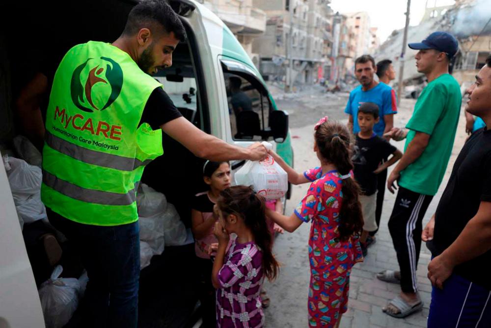 Beratur sejauh 1km untuk dapatkan makanan, minum air kotor di Gaza - Dr Ziad