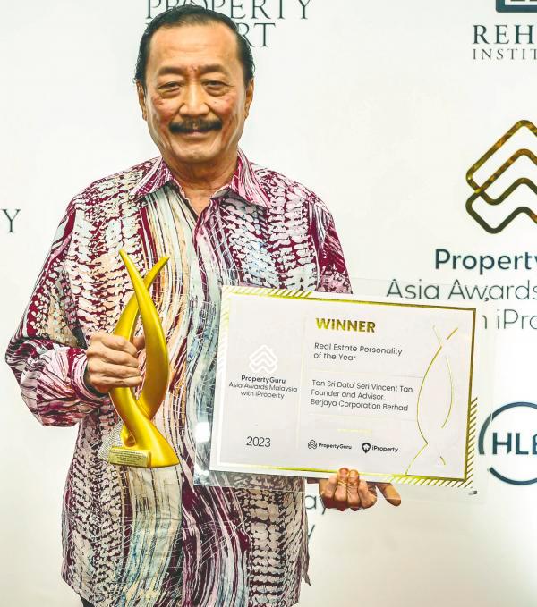 Berjaya founder receives ‘Real Estate Personality’ award Berjaya founder receives ‘Real Estate Personality’ award