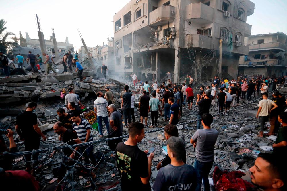 Besieged Palestinians await aid as Israel pounds Gaza Besieged Palestinians await aid as Israel pounds Gaza