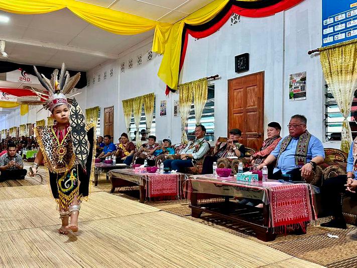 Bintulu MP partakes in Hari Gawai celebrations, netizens advice him to watch his health Bintulu MP partakes in Hari Gawai celebrations, netizens advice him to watch his health