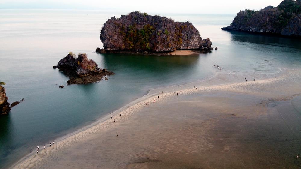 Body of man believed to have drowned at Tanjung Rhu beach in Langkawi found