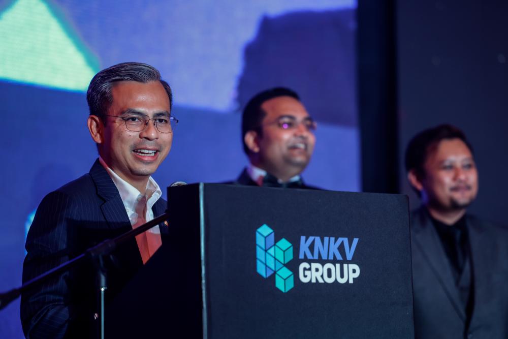 Boleh berkarya di media sosial, cuma jangan sentuh sensitiviti 3R: Fahmi