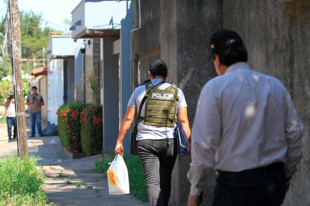 Bolivia says huge manhunt closing in on accused drug lord
