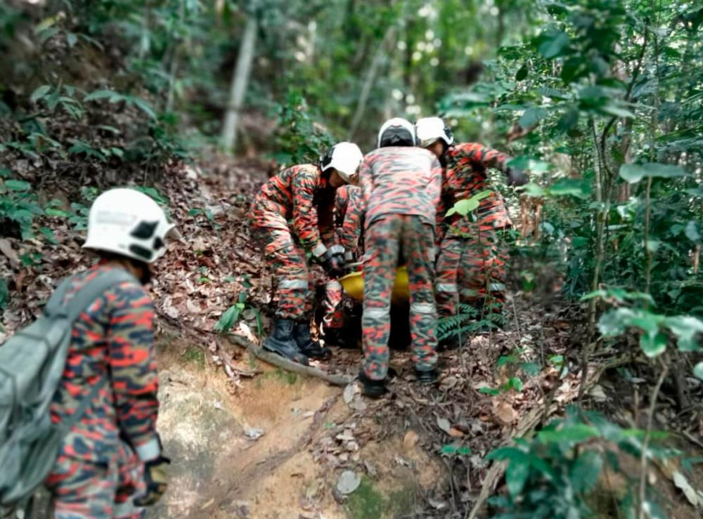 Bomba bawa turun lelaki 140kg patah pergelangan kaki kiri ketika mendaki