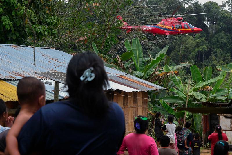 Bomba terbangkan kanak-kanak Orang Asli bermasalah paru-paru dapatkan rawatan Bomba terbangkan kanak-kanak Orang Asli bermasalah paru-paru dapatkan rawatan