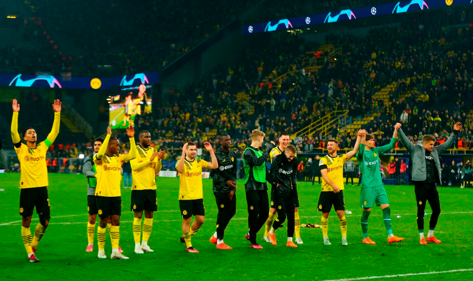 Borussia Dortmund takes over Bundesliga top spot from Bayern Munich Borussia Dortmund takes over Bundesliga top spot from Bayern Munich