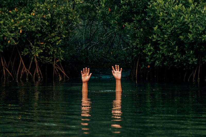 Boy missing after falling into Sungai Pahang while fishing