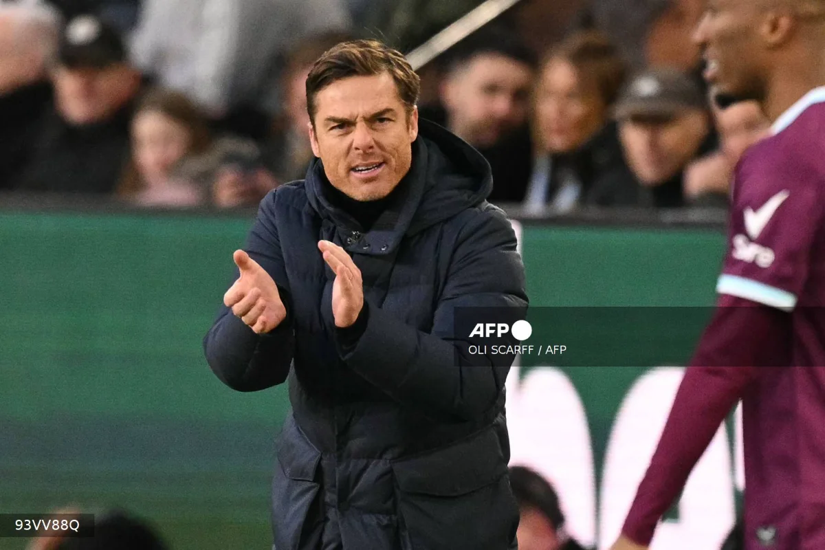 Burnley_boss_slams__childish__players_after_dismal_defeat_at_Sunderland Burnley boss slams 'childish' players after dismal defeat at Sunderland