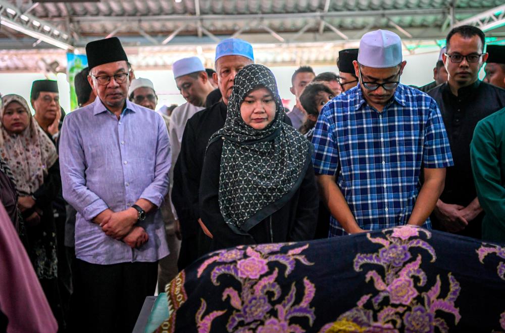Cabinet ministers convey condolences to Fadhlina and family