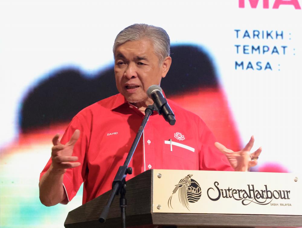 Calon pemilihan Umno usah terpengaruh dengan kumpulan cuba gugat kerajaan: Zahid Calon pemilihan Umno usah terpengaruh dengan kumpulan cuba gugat kerajaan: Zahid