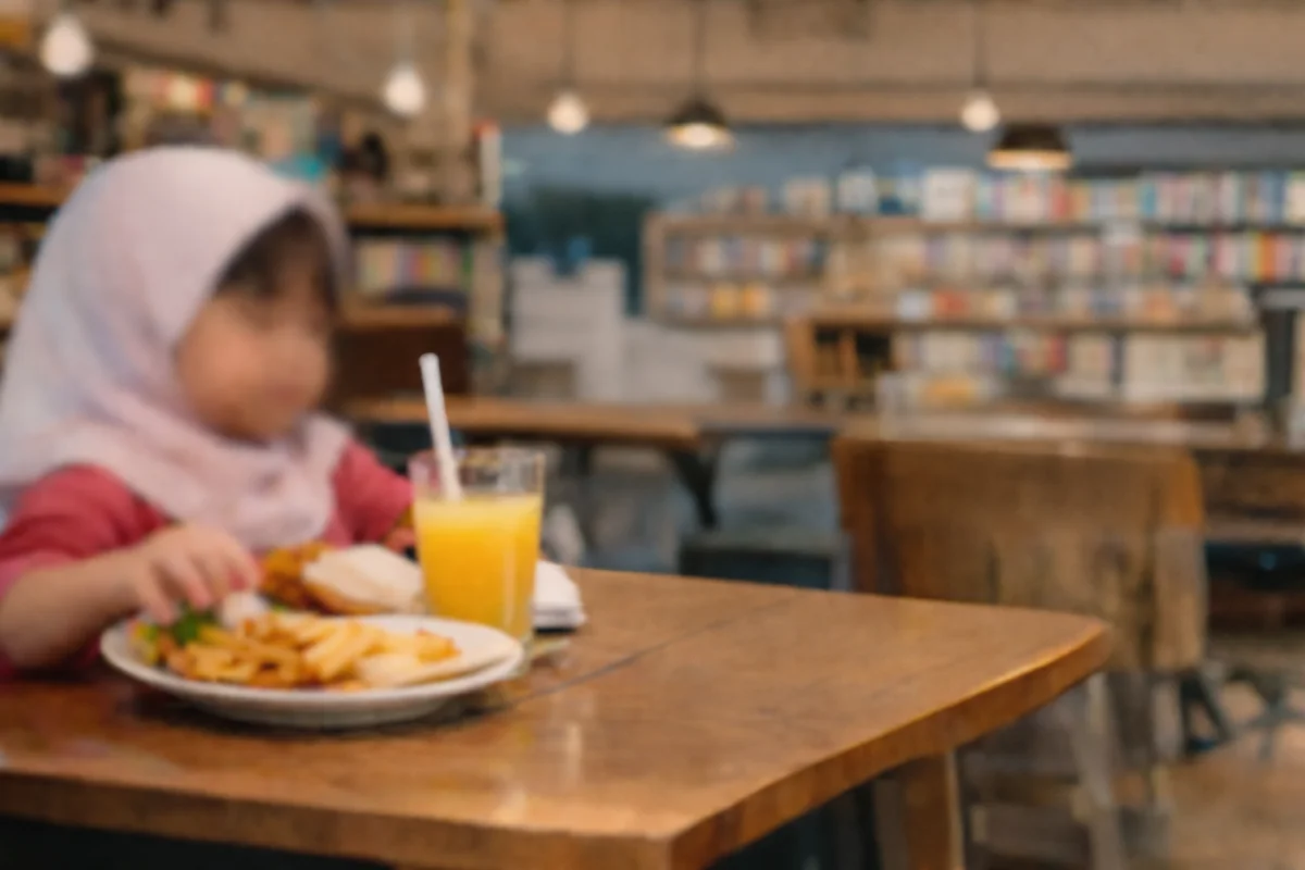 ‘She’s just a child!’ — Muslim family challenges Ramadan dine-in rule after 6-year-old denied at KL café ‘She’s just a child!’ — Muslim family challenges Ramadan dine-in rule after 6-year-old denied at KL café