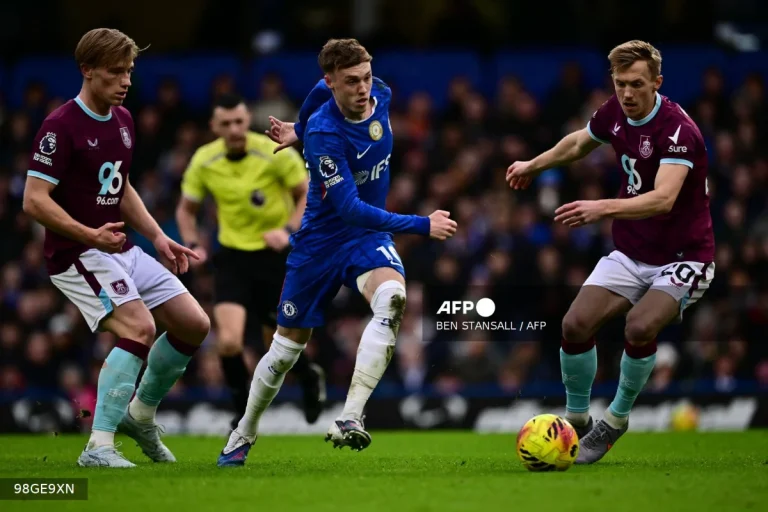 Chelsea and Villa held as Champions League race tightens