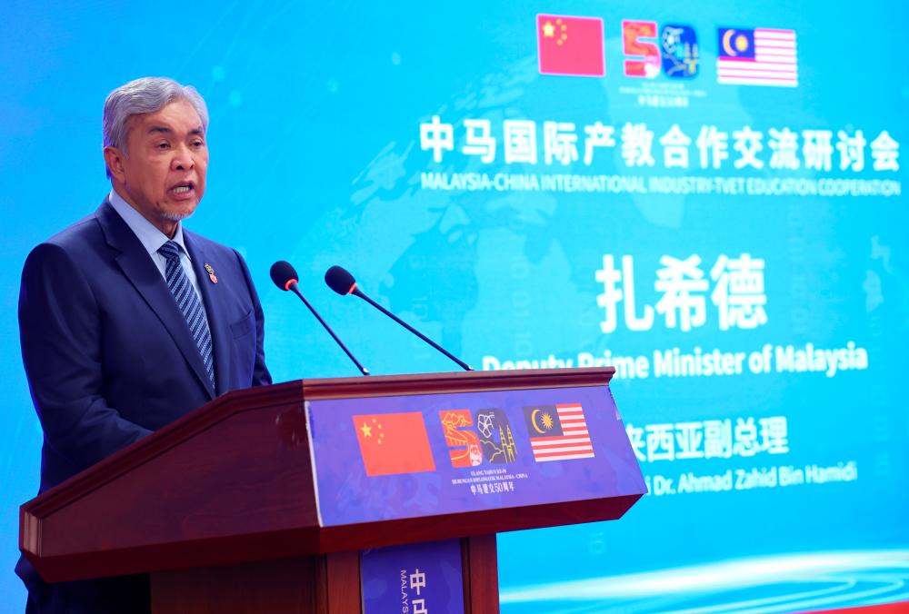 China agrees to extend visa exemption for Malaysian tourists China agrees to extend visa exemption for Malaysian tourists