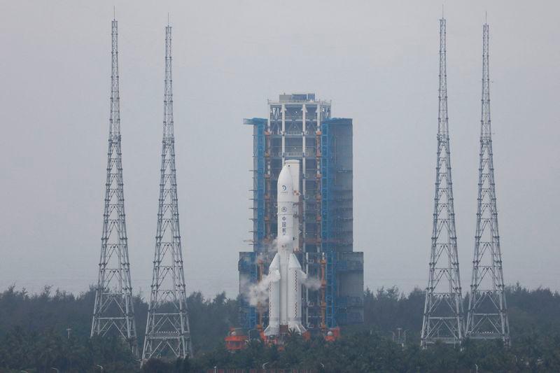 China lands on moon’s far side in historic sample-retrieval mission China lands on moon’s far side in historic sample-retrieval mission