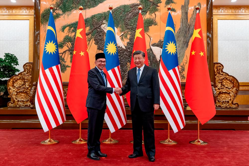 China’s Xi discusses Asian ‘independence’ with Malaysian, Singaporean premiers China’s Xi discusses Asian ‘independence’ with Malaysian, Singaporean premiers