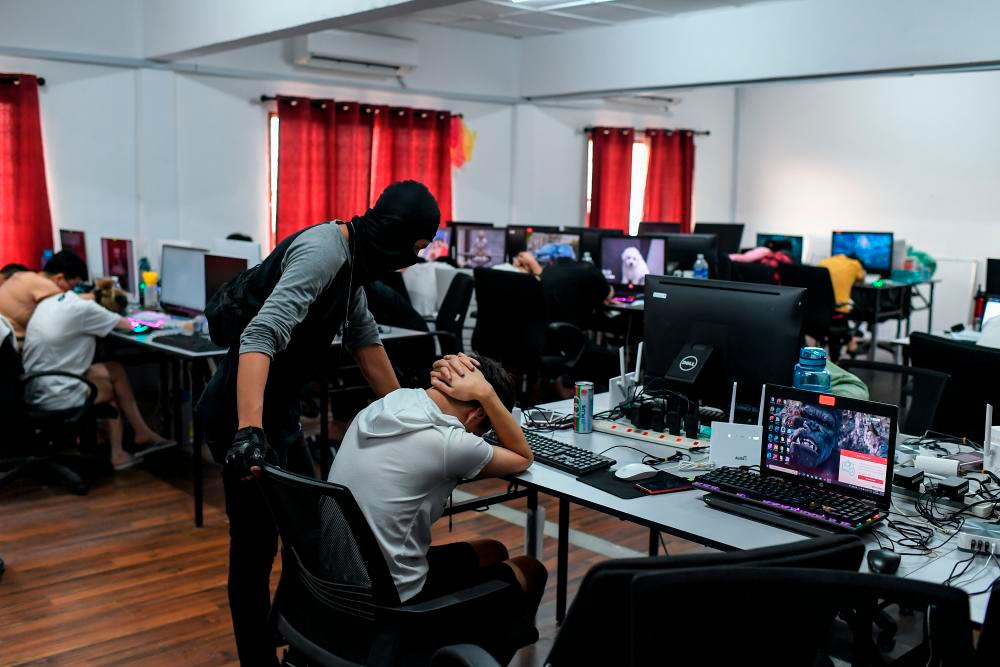 Civil service retiree loses RM845,000 to scammers