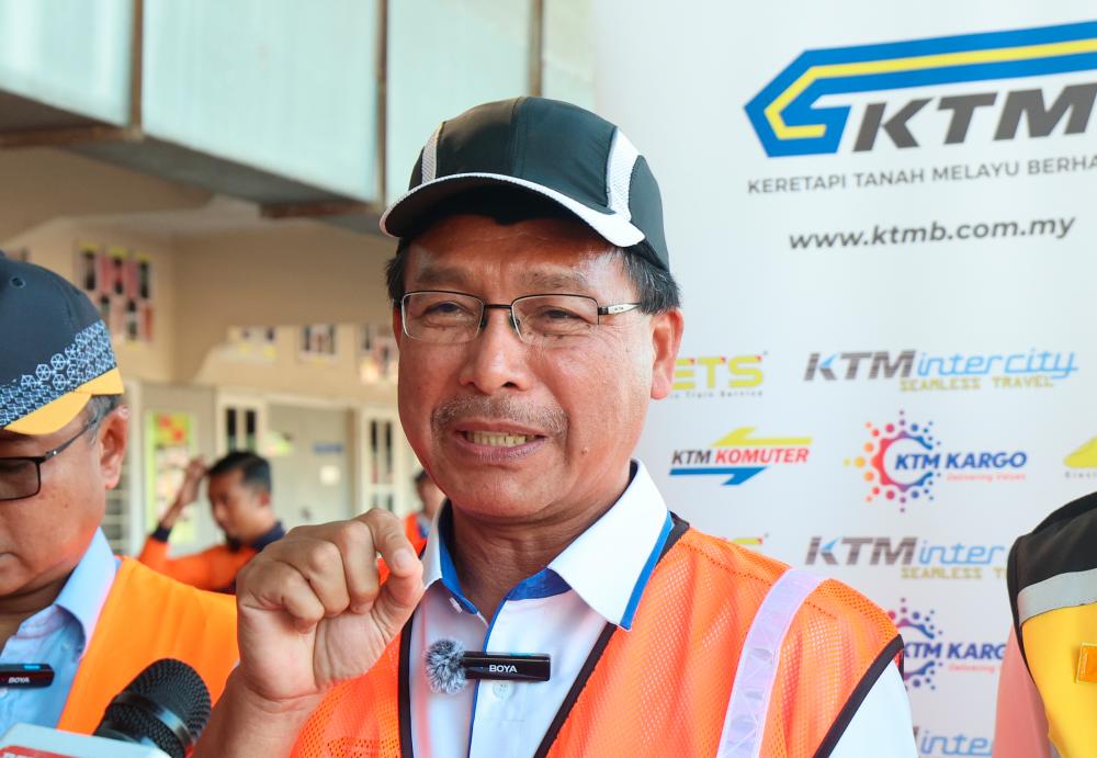 Collapsed Crane: Restoration work going on at Rawang station railway tracks - KTMB