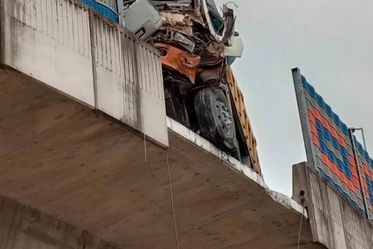 Concrete barrier dislodged by lorry crushes car parked beneath DUKE highway
