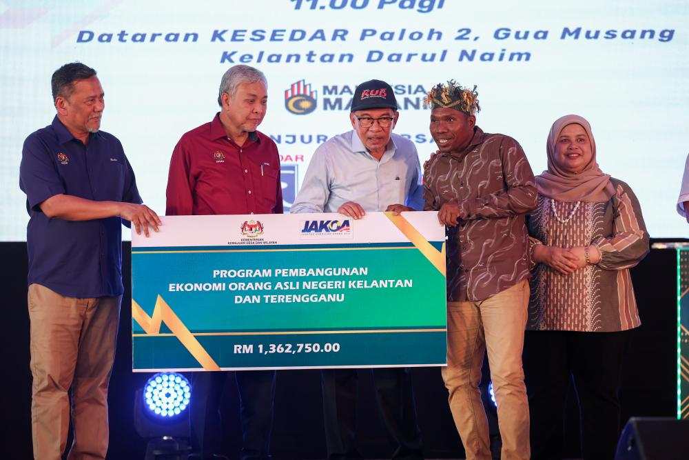 Consider signing up for private retirement schemes, EPF members told